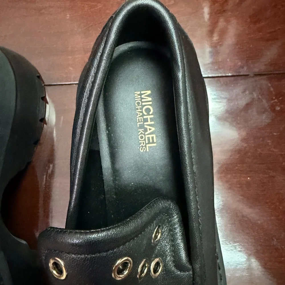 Michael Kors Shiloh Loafer Black Leather Eyelet Platform Lug Sole 6B HF24-20